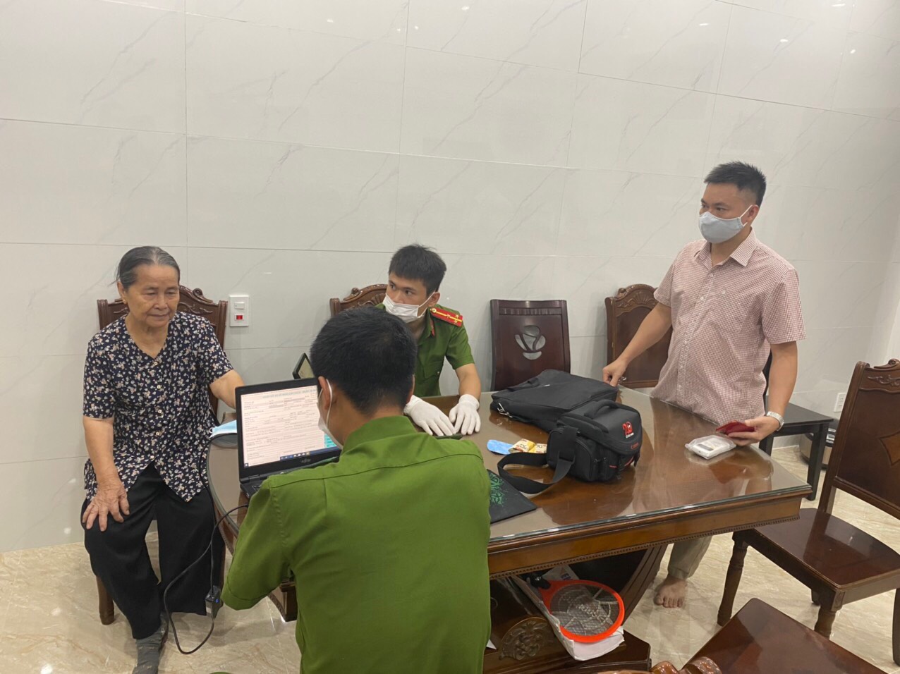 298 tập thể, cá nhân khối Công an quận được khen thưởng